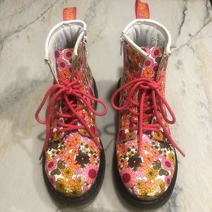 Juniors Dr. Martens boots